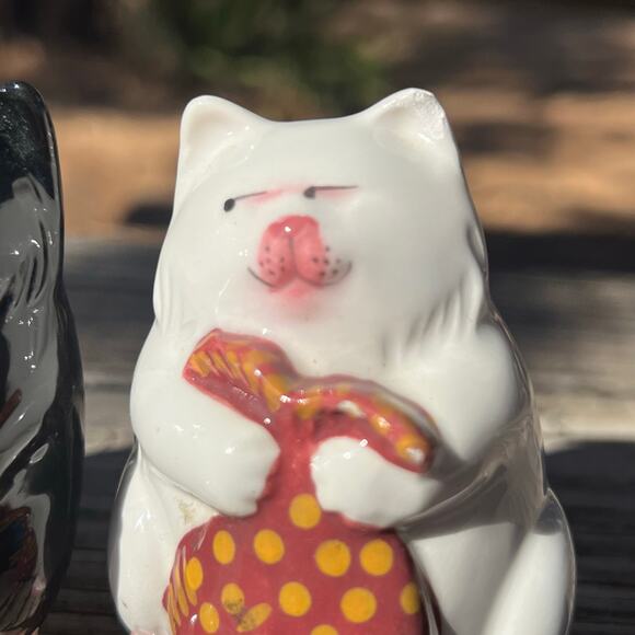 Vintage Clay Art Cat Salt & Pepper Shakers | 80s Whimsical Ceramic Kitchen Decor - Picture 12 of 16